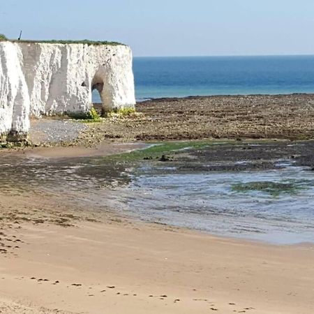 Captain'S Quarters - Stunning Sea Views Apartment Margate Bagian luar foto