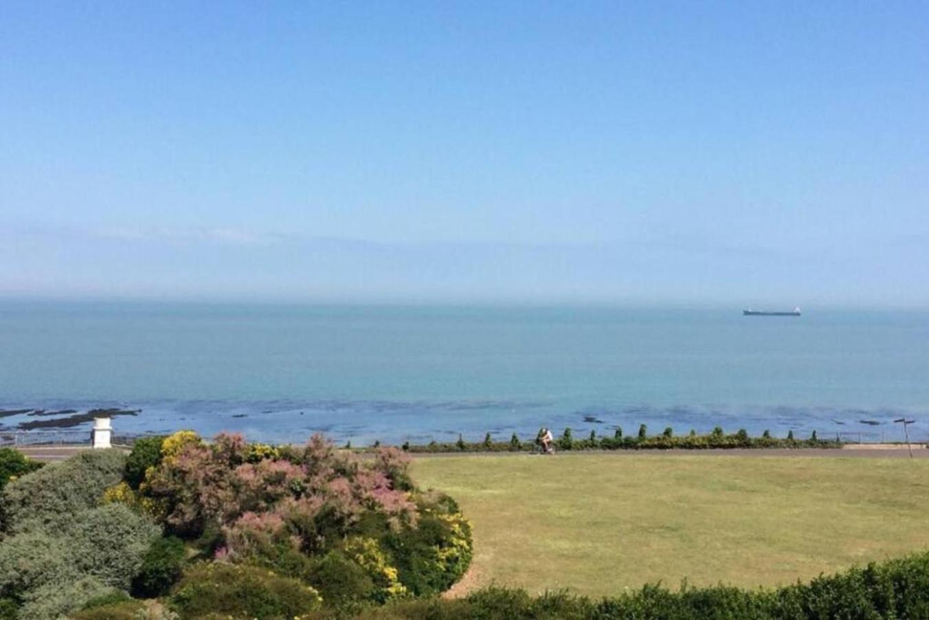 Captain'S Quarters - Stunning Sea Views Apartment Margate Bagian luar foto