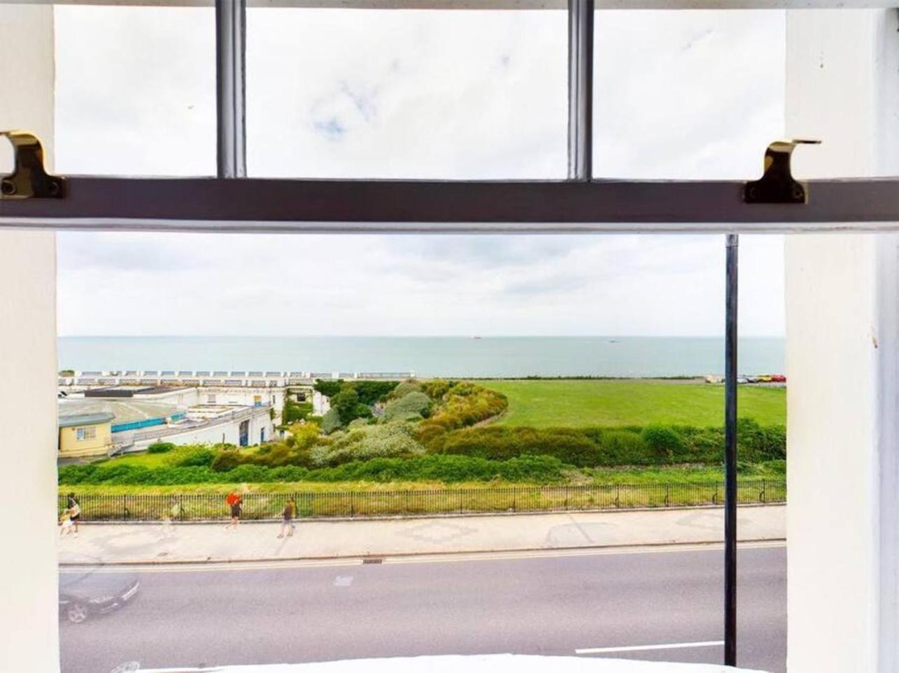 Captain'S Quarters - Stunning Sea Views Apartment Margate Bagian luar foto